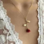 collier bohème pendentif rose