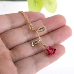collier pendentif rose boho