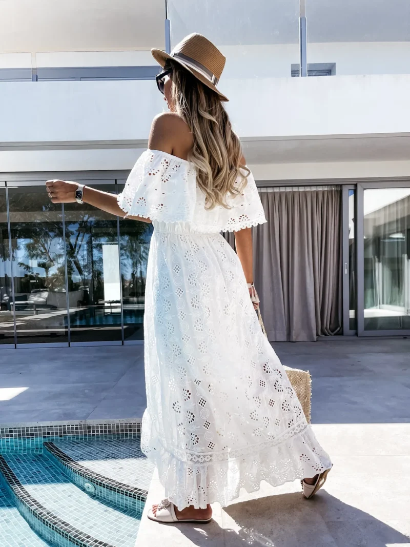 Robe blanche broderie anglaise bohème
